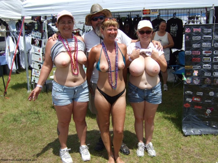 Rednecks of the girl boobs