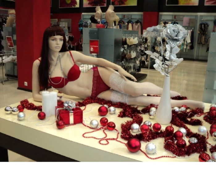 Three schoolgirls have sex with a seller sex shop