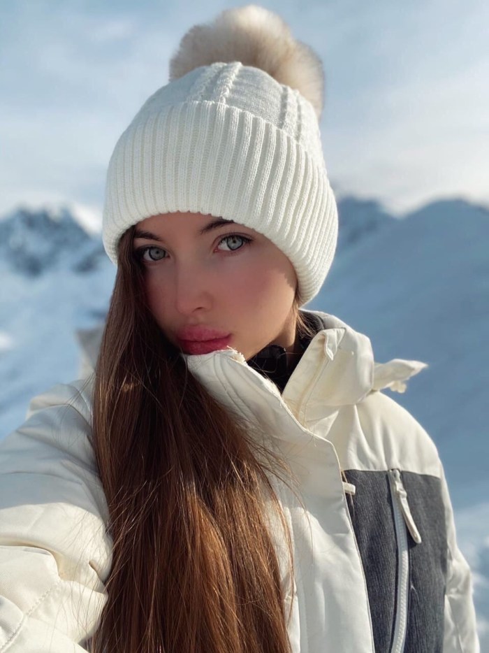 Katya Elis Elise Henry)