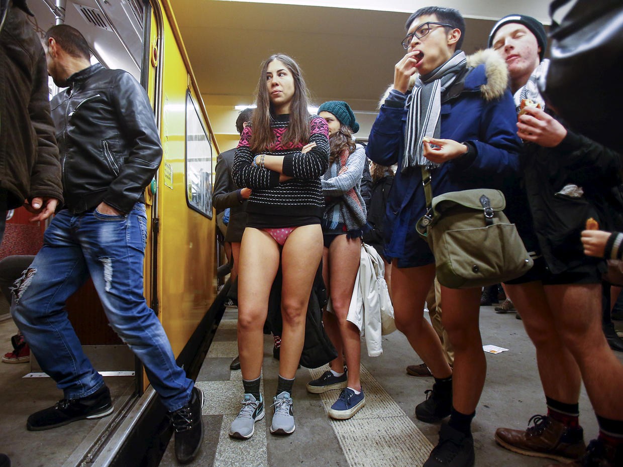 A Woman Without Panties in the Subway (72 photos) picture