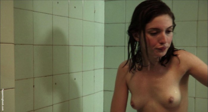 Naked actress Maria Valverde
