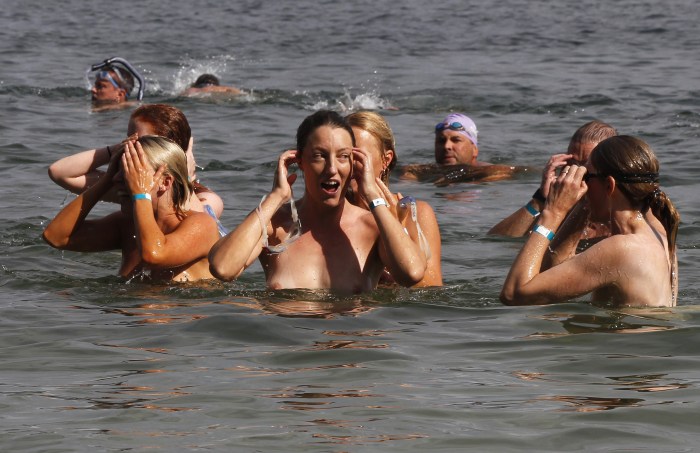 Mass bathing naked