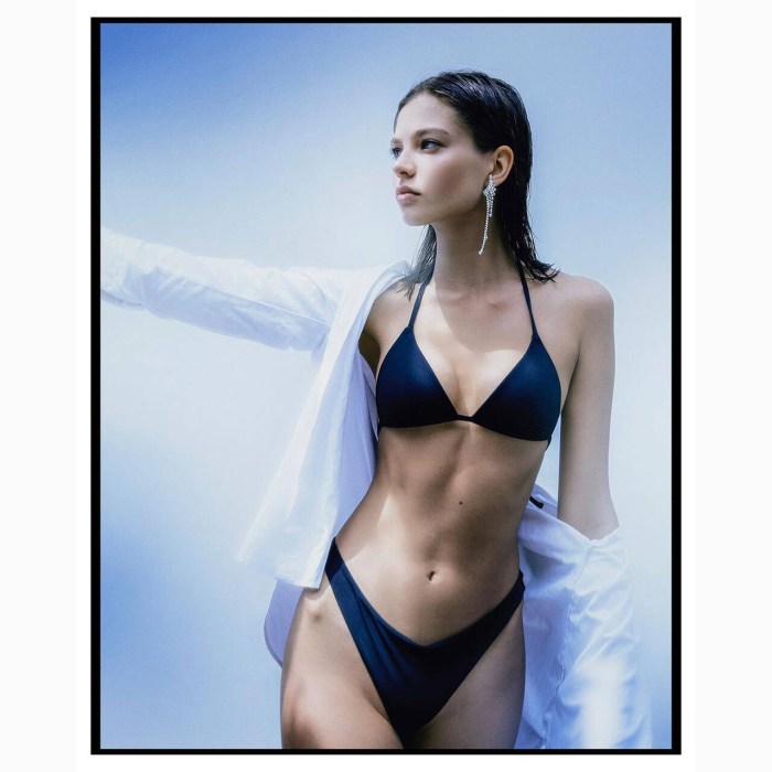 Kafelnikov's daughter on an elephant