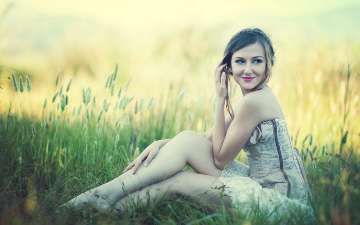 Girl sits on the grass