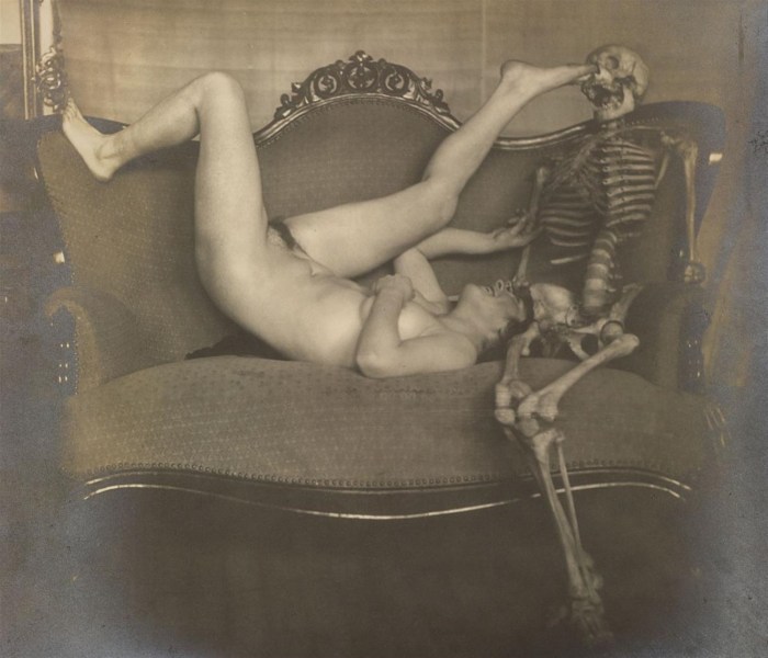 Naked women retro lovers