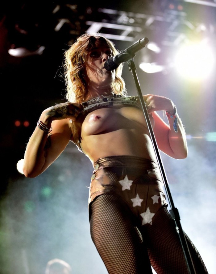 Naked girls on rock concerts