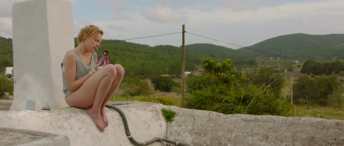 Taisiya Vilkova Gogol bed