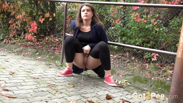 Women's pissing on the street