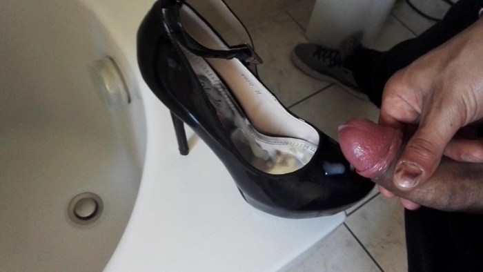 Foot fetish dirty panties