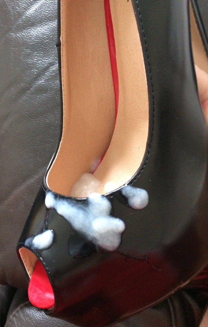 Footfitish footjob in shoes