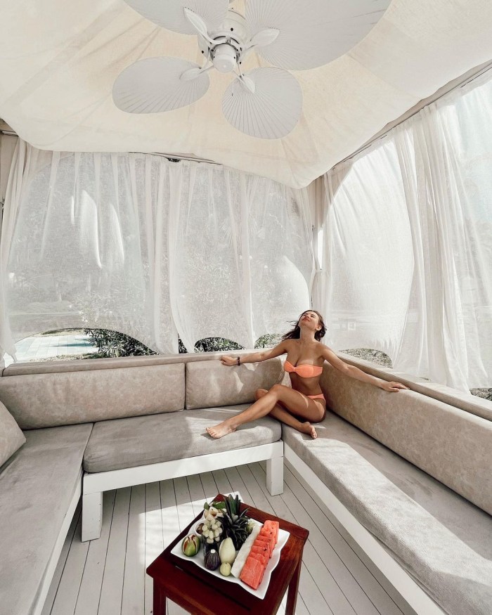 Lyubov Aksyonova, Karina Razumovskaya, Anna Tsukanova-Kott