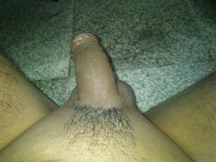 The guy shaves the girl pubis