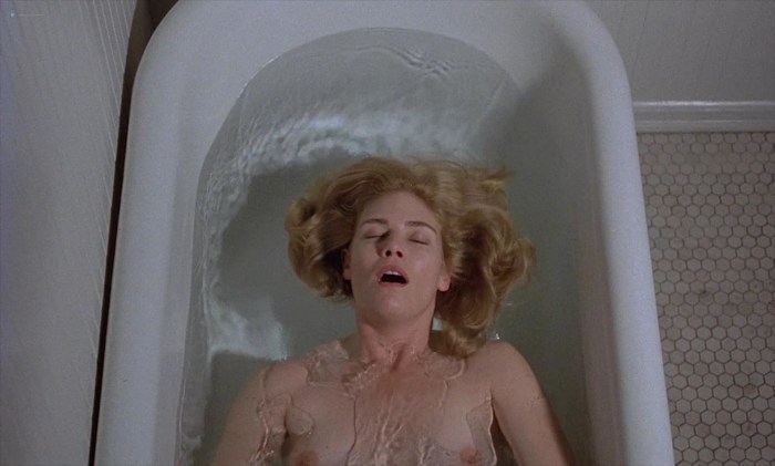 Naked actress Kelly McGillis