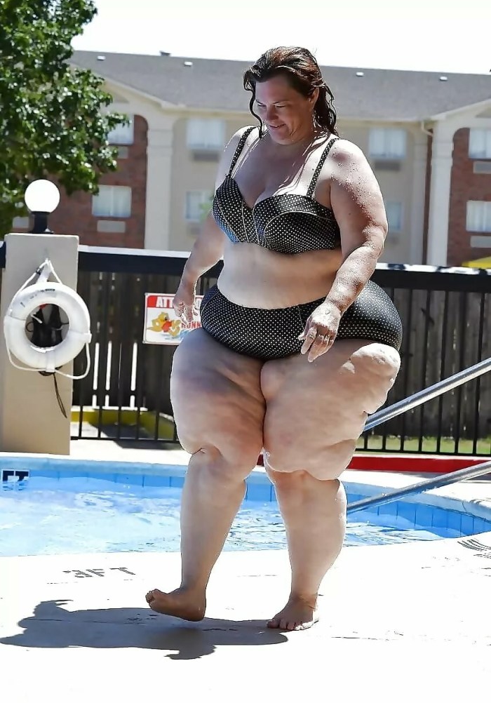 Mature bbw in shorts