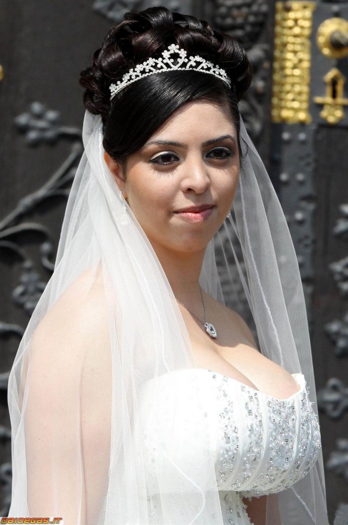 Brides with a large neckline