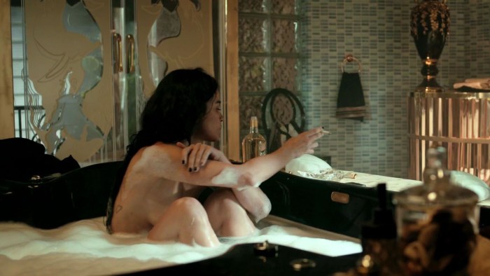 Erotic scenes with Alice Braga
