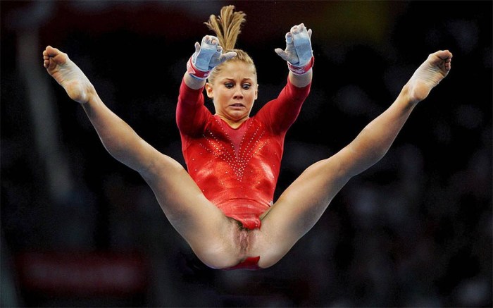Gymnastics boobs outward