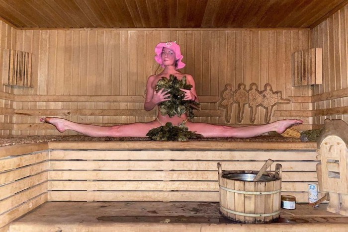 Anastasia Volochkova in the bathhouse