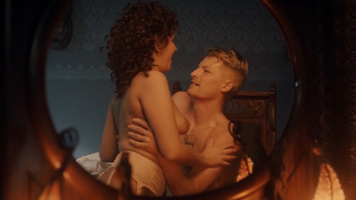 Erotic scenes an hour before dawn