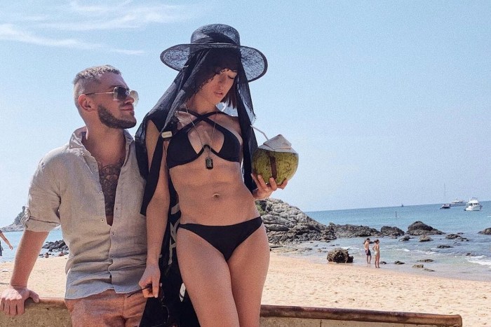 Iowa singer in a swimsuit