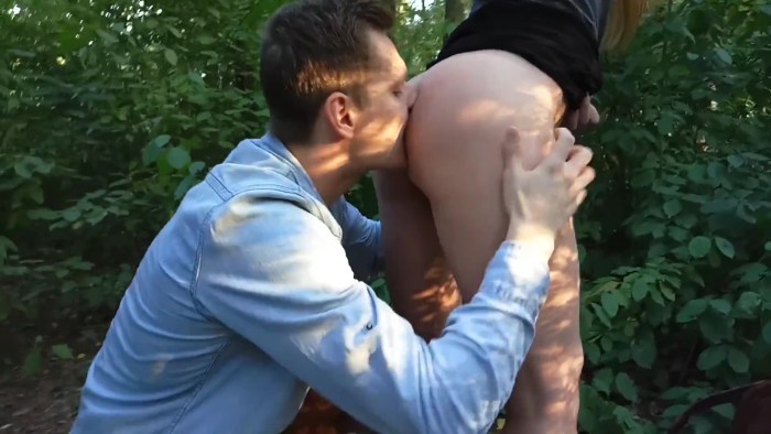 Public cunnilingus lesbian