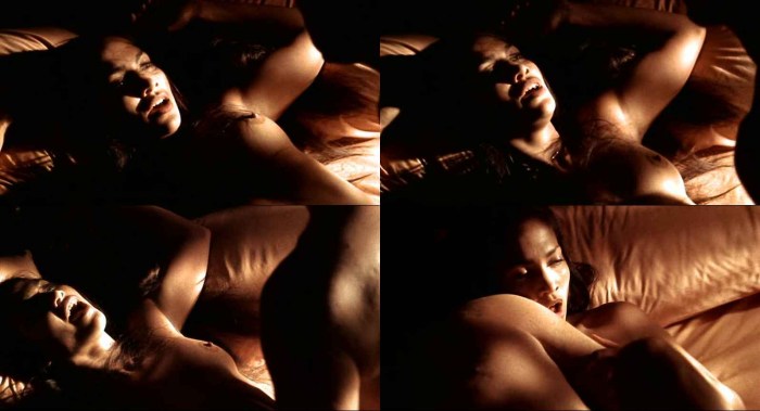 Naked Jennifer Lopez in the movie Turn