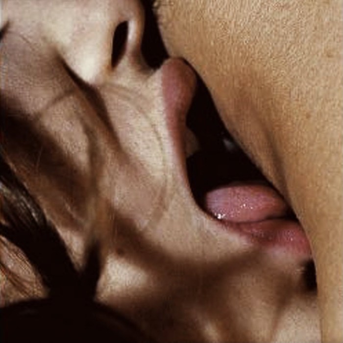 Oral kiss