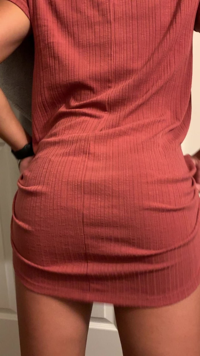 I launched a hand under the dress of a girl