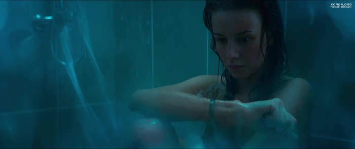 Irina Starshenbaum attraction scene in the shower