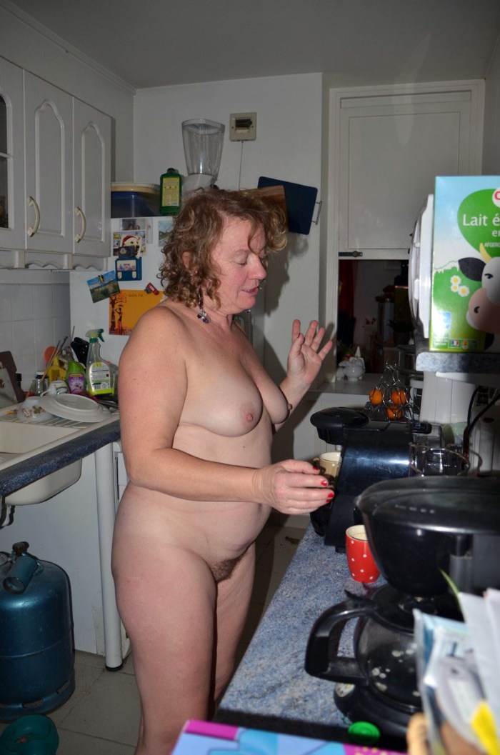 Naked elderly housewives