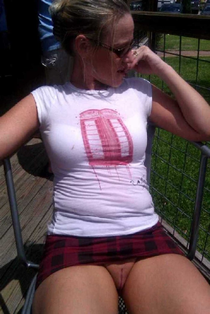 Girls without panties below