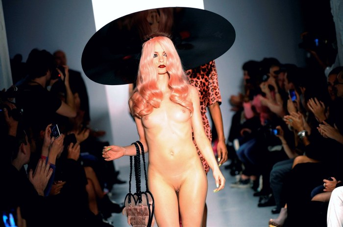 Behind the scenes of fashionable shows nude