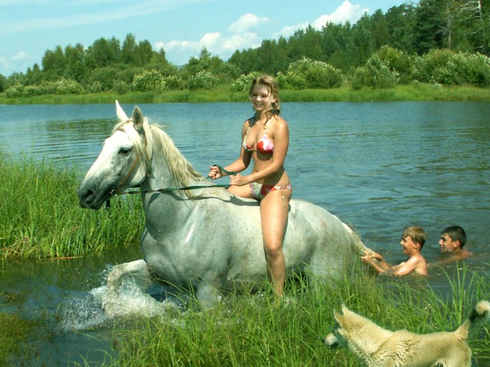 Photoshoot with a horse in the river