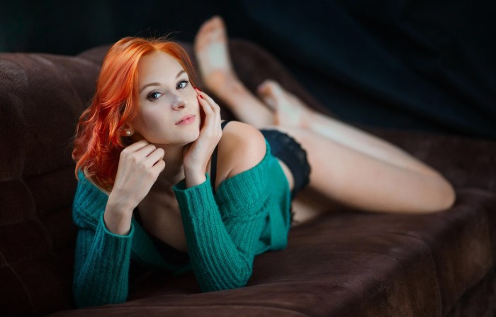 Red -haired Ariel Piper ass