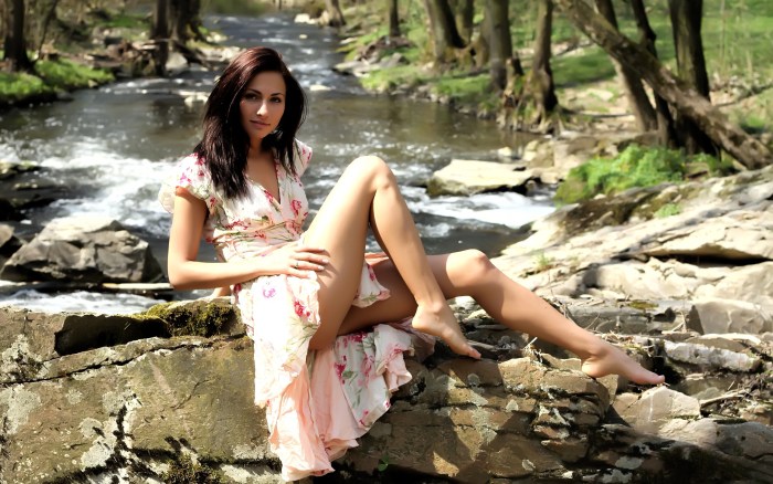 Michaela Isisza legs