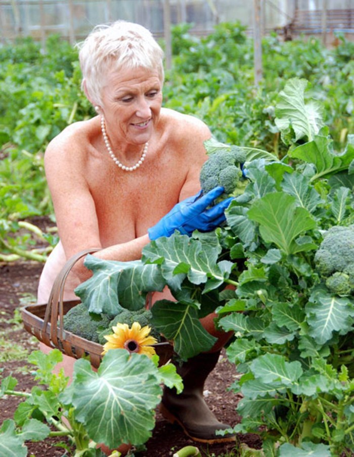 Five Mature Women in the Garden 75 Photos