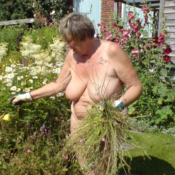 Naked gardeners amateur