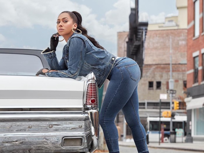 Girls with a big booty in leggings