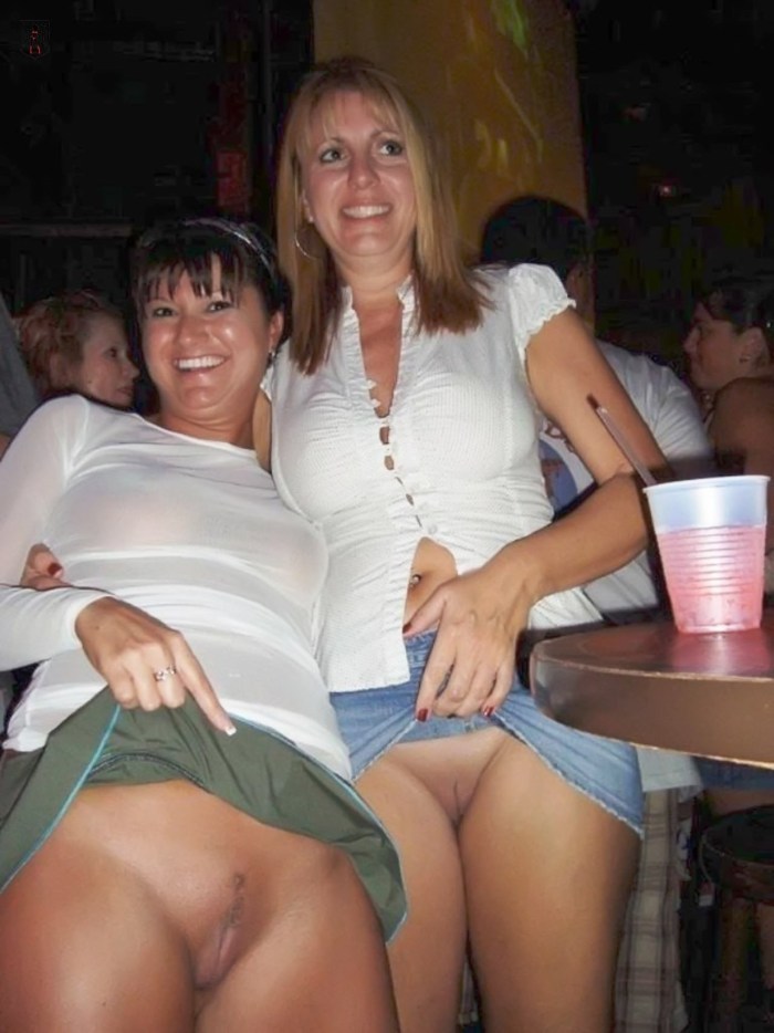 Mature mothers without panties