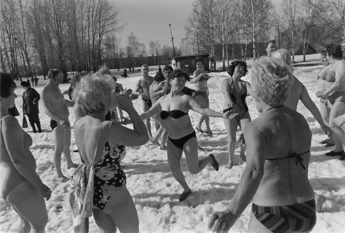 Pantyhose under the skirt amateur