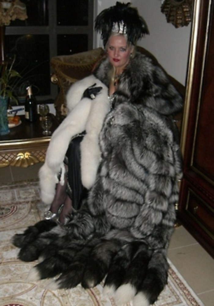 Girls in Fur Coats tape tits