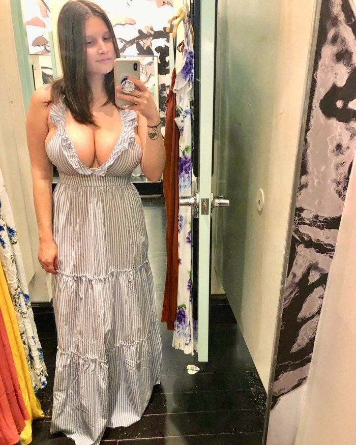 Big breasts dress selfie