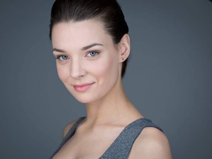 Svetlana Kamynina series in bed