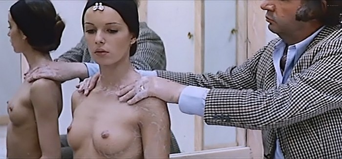 Naked women in films about Holocaust