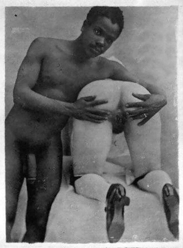 Naked African Pissing