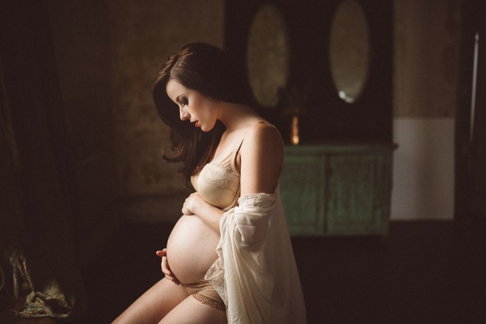 Beautiful naked pregnant women