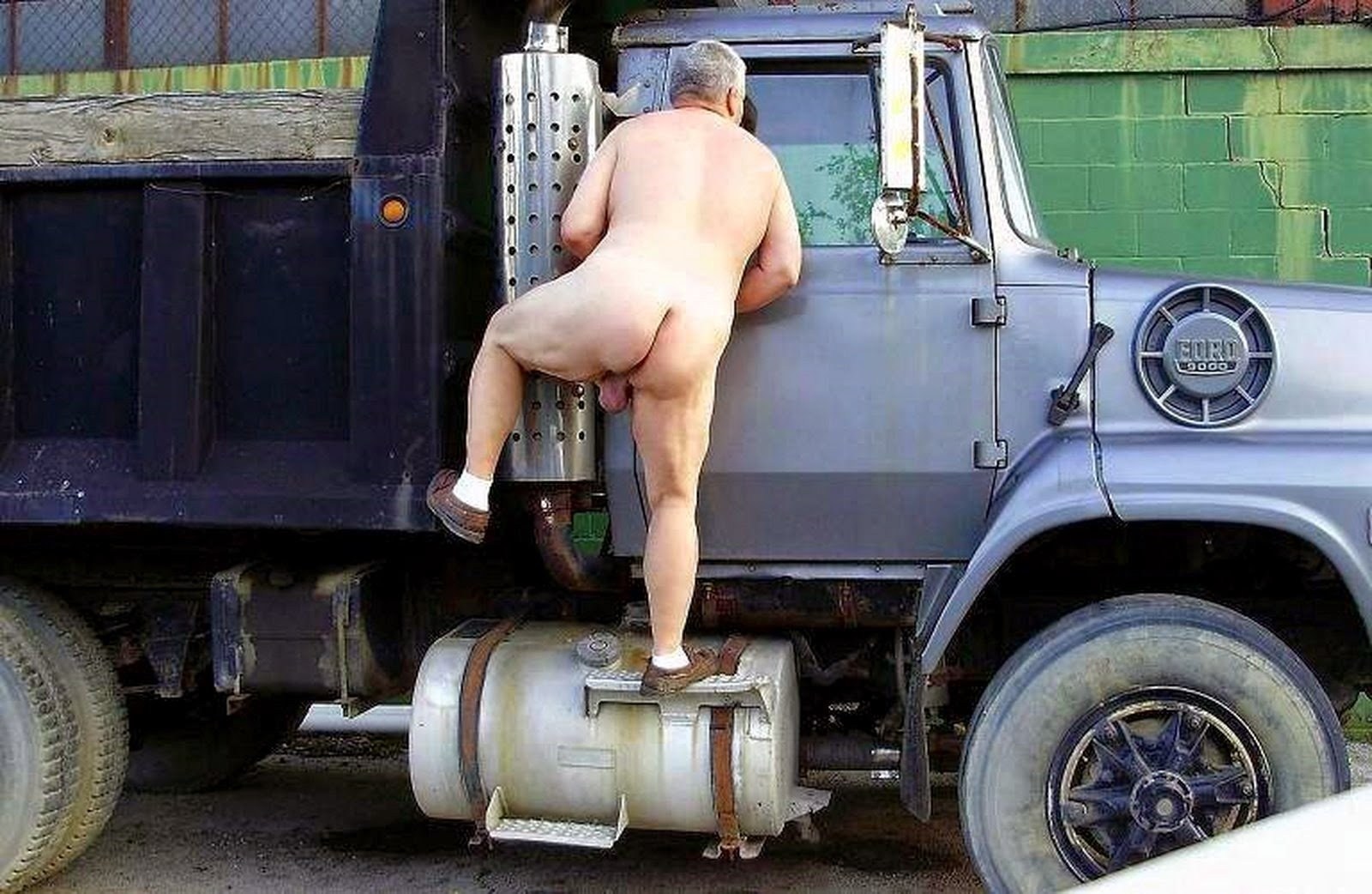 Trucker Fuckked a Woman in the Cab (83 photos)