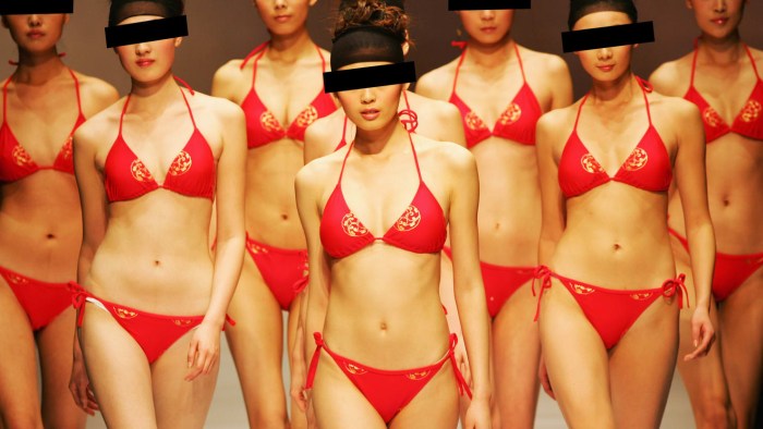 Casting Chinese women in swimsuits