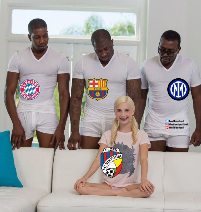 Meme five blacks and blonde