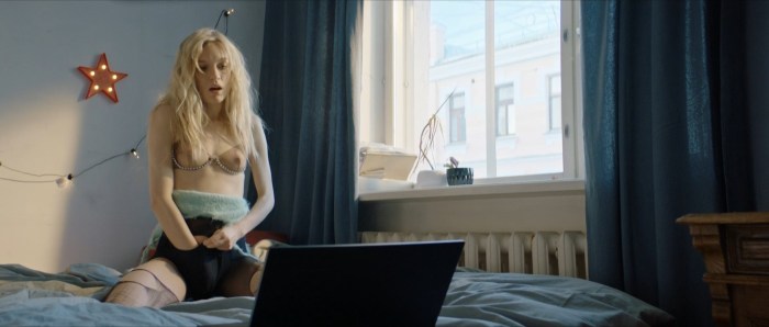 Happy End series Naked Scenes